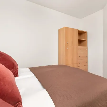 Sloneczny I Przestronny W Gdansku Z Wanna I Umeblowanym Tarasem By Renters