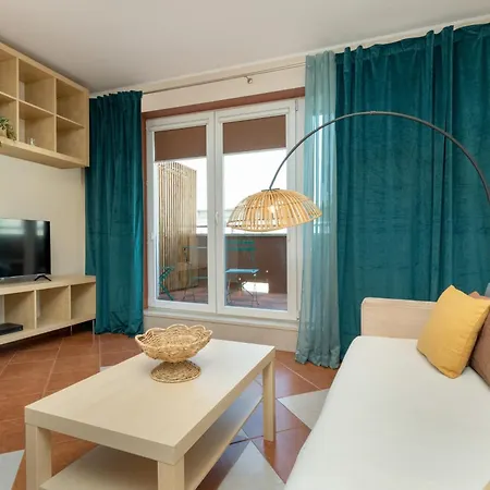 Apartment Sloneczny I Przestronny W Gdansku Z Wanna I Umeblowanym Tarasem By Renters *