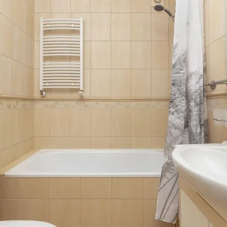 Apartment Sloneczny I Przestronny W Gdansku Z Wanna I Umeblowanym Tarasem By Renters